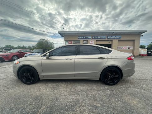 Used 2016 Ford Fusion SE w/ Equipment Group 201A image 3