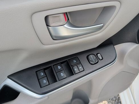 Used 2015 Toyota Camry SE image 13