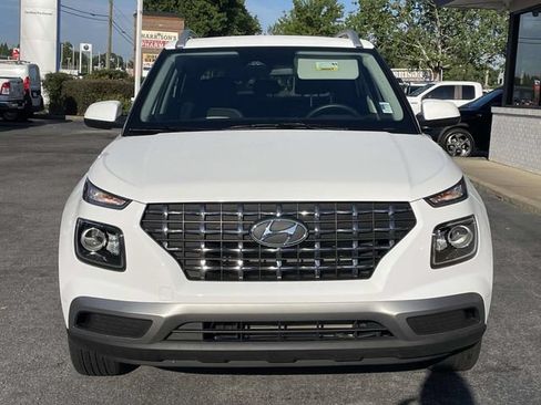 Certified 2025 Hyundai Venue SEL FWD image 2