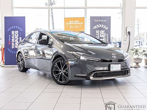 Used 2023 Toyota Prius XLE FWD image 3