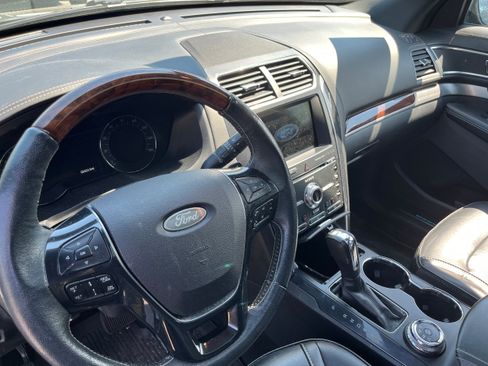 Used 2018 Ford Explorer Platinum AWD/4WD image 7