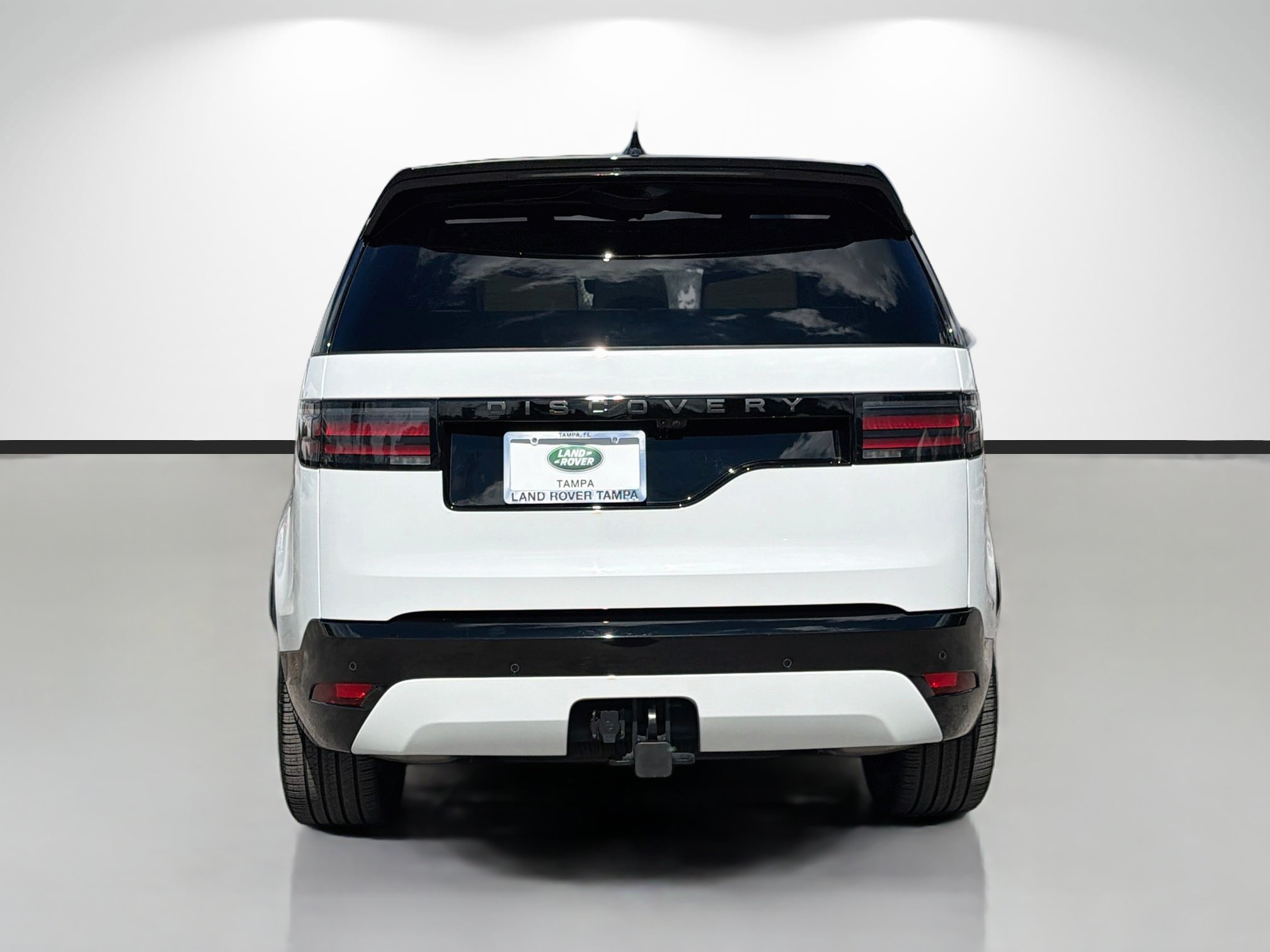 Used 2025 Land Rover Discovery Dynamic SE AWD/4WD image 4