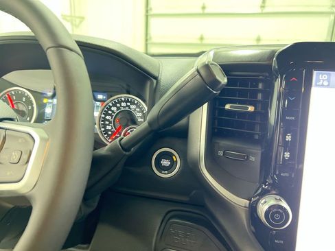 New 2026 RAM 2500 Big Horn AWD/4WD image 17