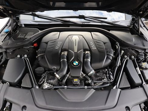 Used 2018 BMW 750i image 63