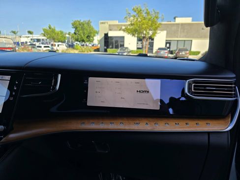 Used 2024 Jeep Grand Wagoneer L Series III image 33