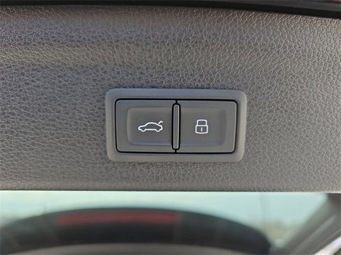 Used 2025 Audi Q3 2.0T Premium Plus w/ Premium Plus Package image 16