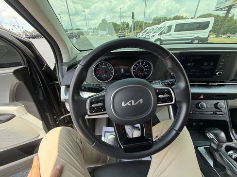Used 2024 Kia Carnival LX FWD image 20