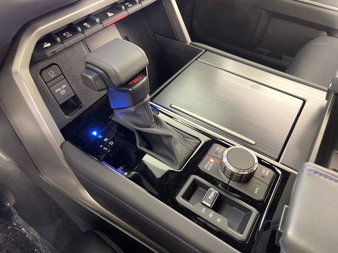 New 2026 Toyota Tundra Limited AWD/4WD image 22