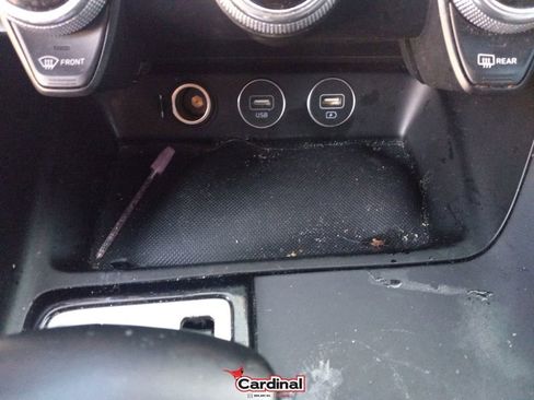 Used 2022 Genesis G70 2.0T image 31