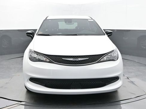 New 2025 Chrysler Voyager LX image 8