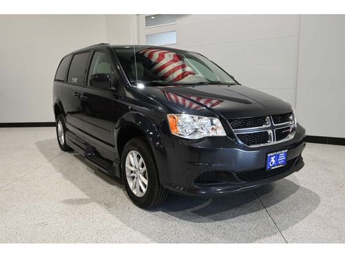 Used 2014 Dodge Grand Caravan SXT FWD image 3