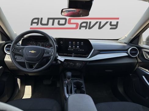Used 2025 Chevrolet Trax LS FWD image 17