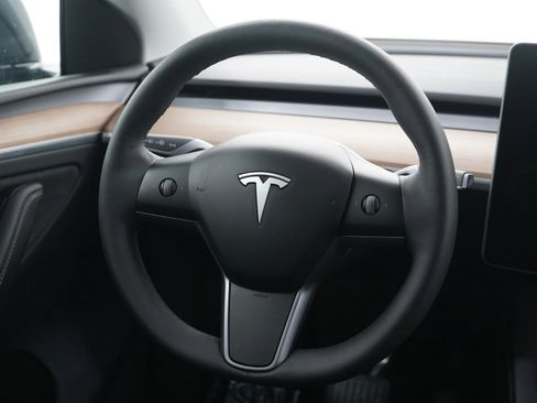 Used 2024 Tesla Model Y Long Range image 14