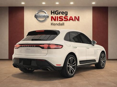 Used 2023 Porsche Macan AWD/4WD image 4