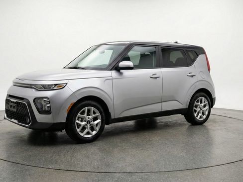 Used 2025 Kia Soul LX w/ LX Technology Package FWD image 3