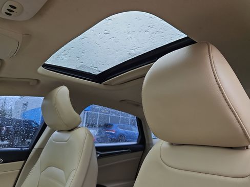 Used 2015 Ford Fusion SE w/ Equipment Group 202A image 22