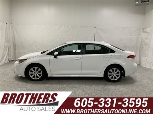 Used 2025 Toyota Corolla LE FWD image 1