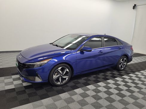 Used 2023 Hyundai Elantra Limited FWD image 2