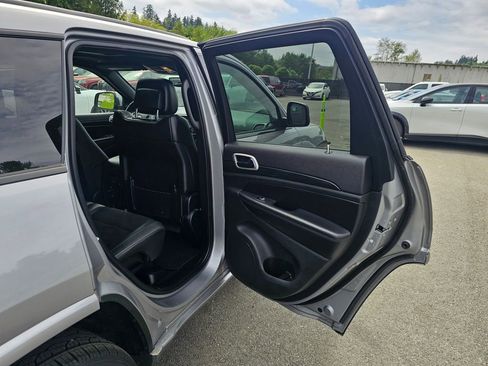Used 2020 Jeep Grand Cherokee Altitude AWD/4WD image 26