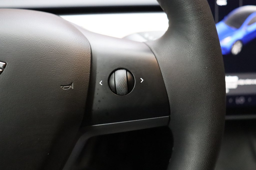 Used 2022 Tesla Model Y Long Range AWD/4WD image 37