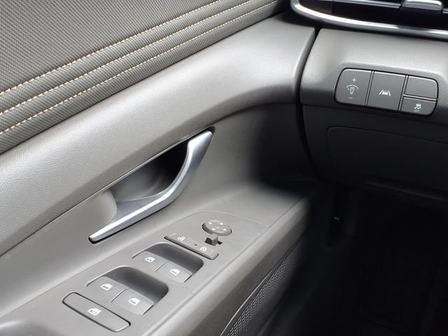 Used 2023 Hyundai Elantra SEL w/ Convenience Package FWD image 18