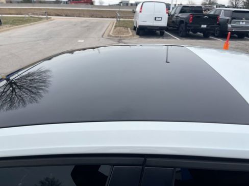 Used 2025 Volkswagen Jetta SE w/ Sunroof Package image 17