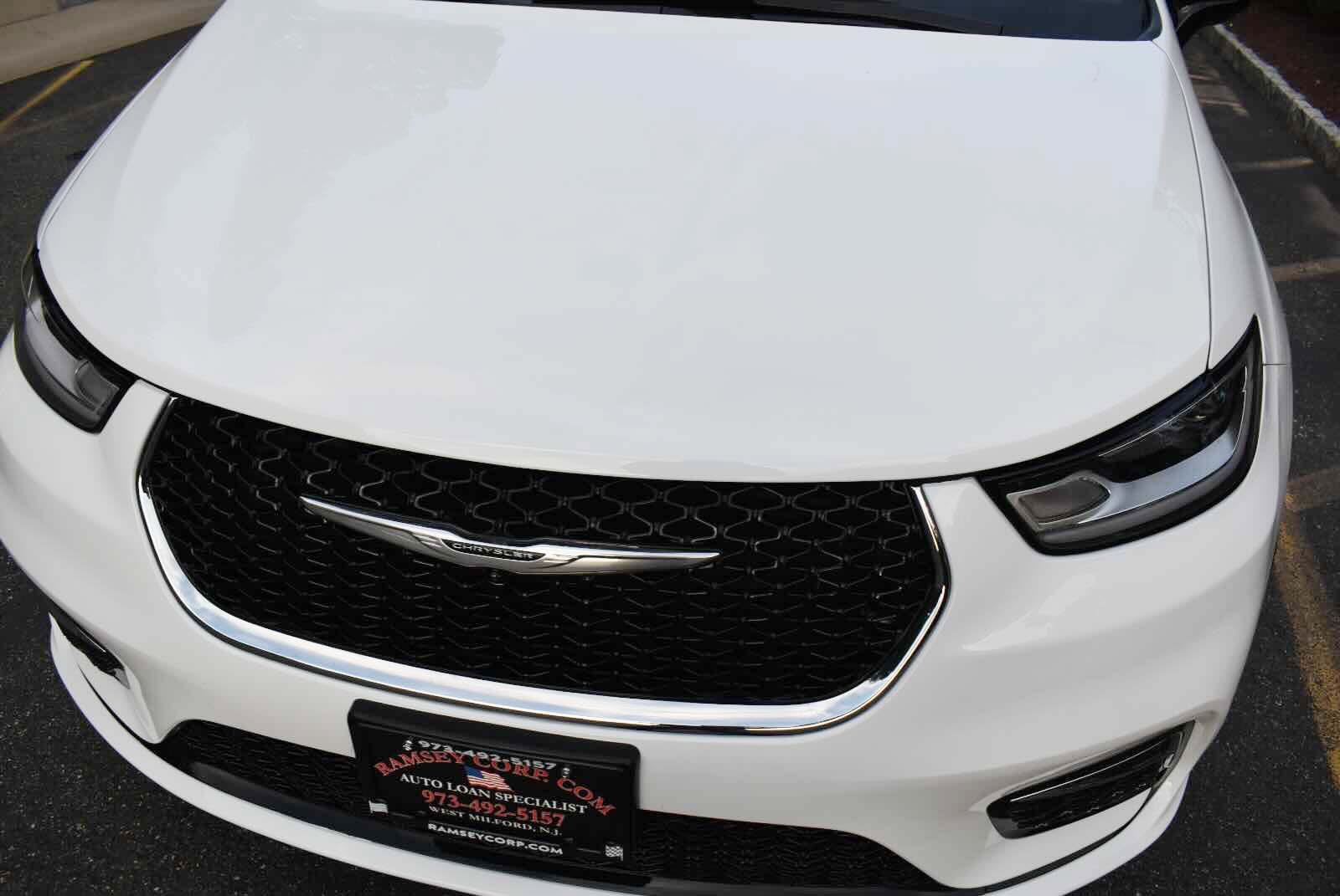 Used 2025 Chrysler Pacifica Select FWD image 62