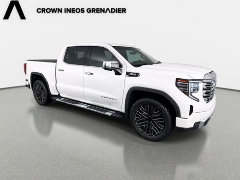 Used 2022 GMC Sierra 1500 Denali w/ Technology Package AWD/4WD image 3