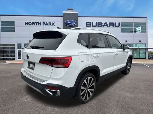 Used 2022 Volkswagen Taos SE image 3