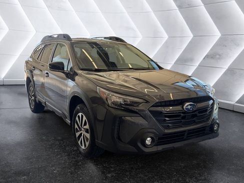 Used 2025 Subaru Outback Limited AWD/4WD image 1