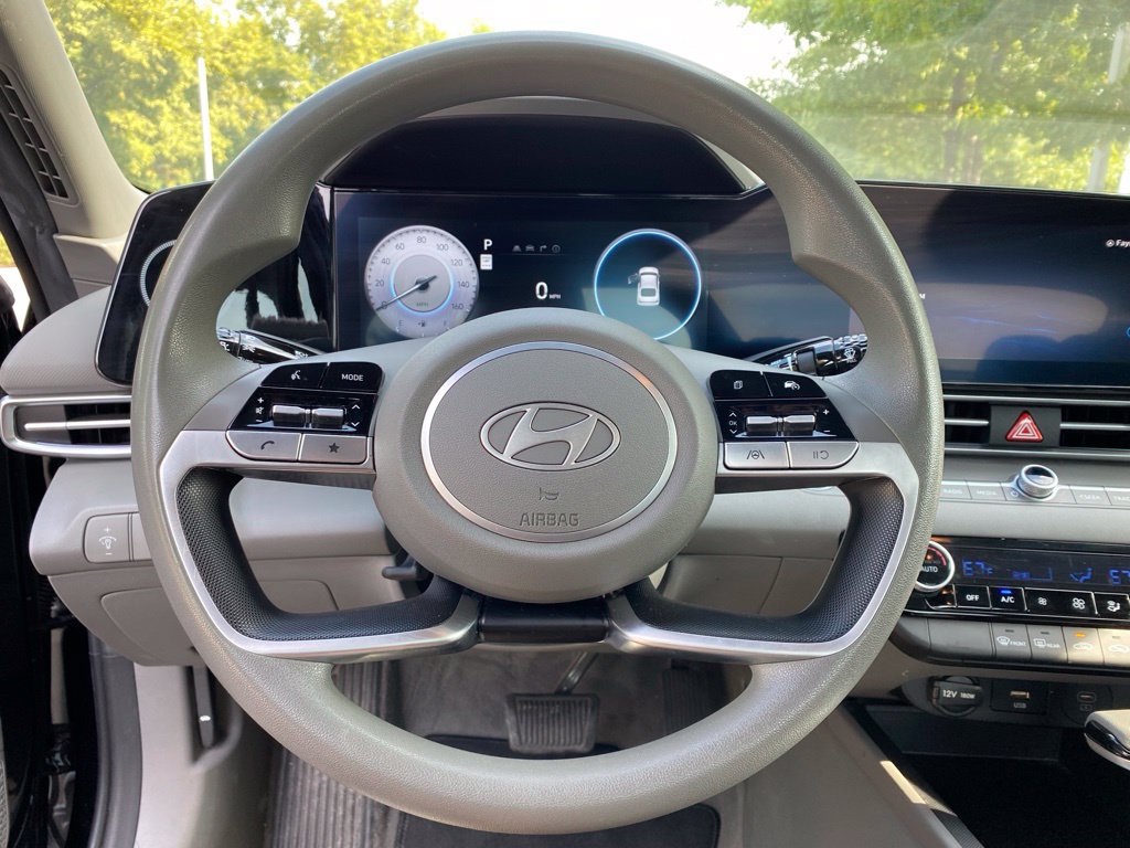Used 2024 Hyundai Elantra SEL FWD image 15