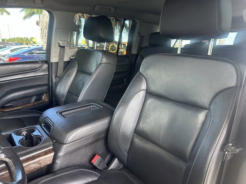 Used 2020 Chevrolet Suburban LT image 12
