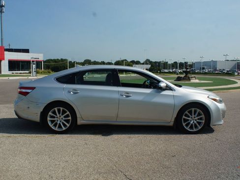 Used 2013 Toyota Avalon Limited FWD image 15