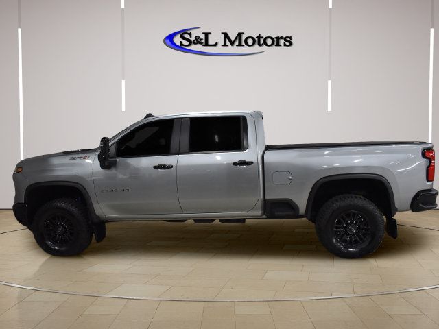 Used 2024 Chevrolet Silverado 2500 ZR2 w/ Technology Package AWD/4WD image 4
