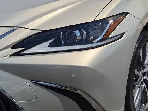 Used 2019 Lexus ES 300h w/ Premium Package FWD image 10