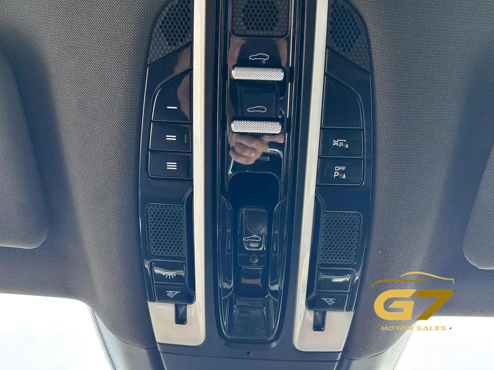 Used 2018 Porsche Panamera RWD image 28