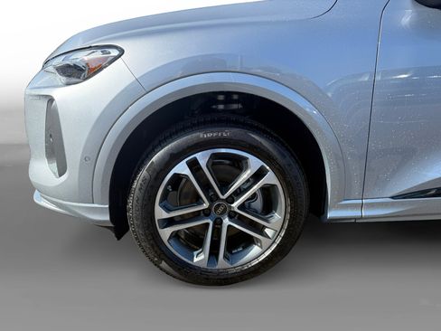 New 2025 Audi Q5 Premium image 9