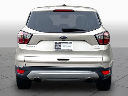 Used 2018 Ford Escape SE w/ SE Sync 3 Package FWD image 5