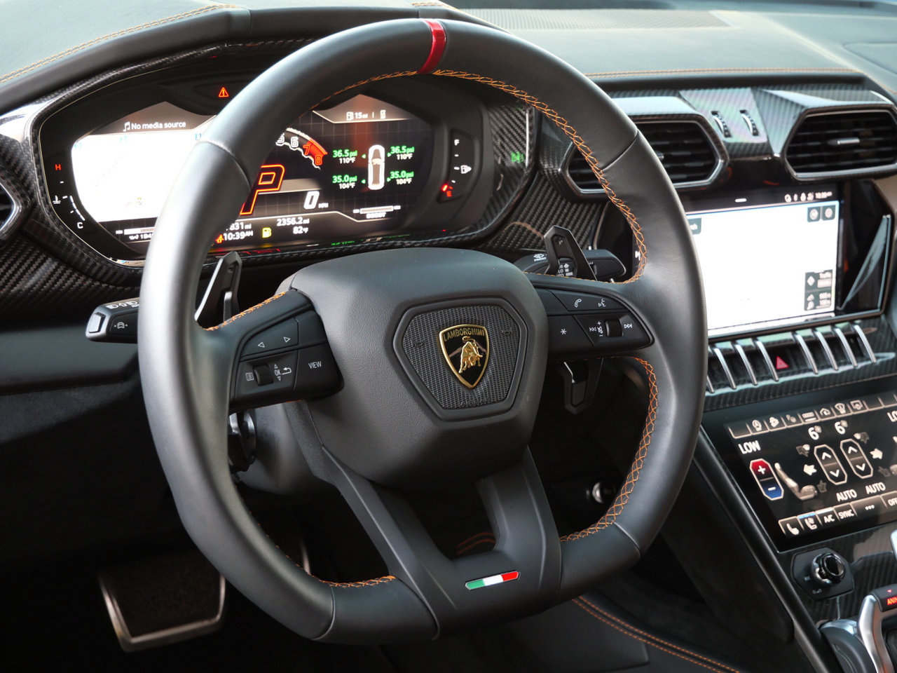 Used 2024 Lamborghini Urus Performante AWD/4WD image 26