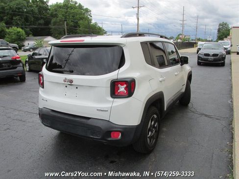 Used 2016 Jeep Renegade Latitude AWD/4WD image 6