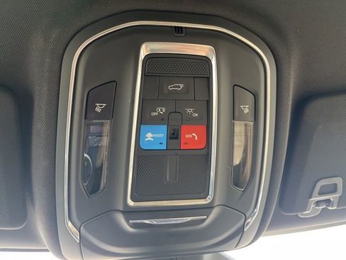 Used 2024 Jeep Grand Cherokee Limited image 31