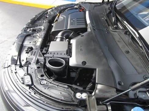 Used 2021 Land Rover Range Rover Evoque R-Dynamic SE image 11