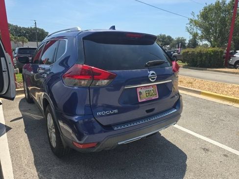 Used 2018 Nissan Rogue SV w/ Premium Package FWD image 3