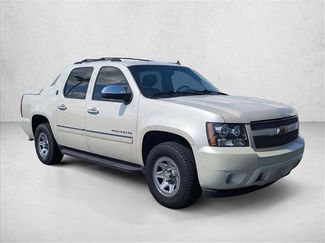 Used 2013 Chevrolet Avalanche LTZ video 3