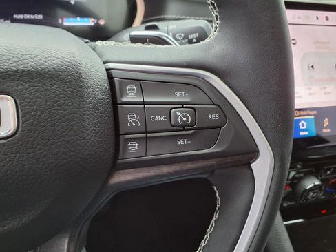 Used 2023 Jeep Grand Cherokee Limited w/ Luxury Tech Group II image 24