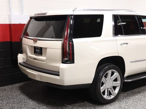 Used 2015 Cadillac Escalade Luxury AWD/4WD image 9