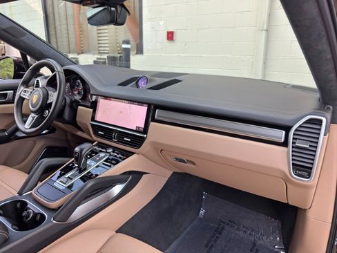 Used 2020 Porsche Cayenne Turbo AWD/4WD image 15