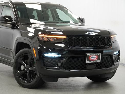 Used 2024 Jeep Grand Cherokee Limited w/ Black Appearance Package AWD/4WD image 3
