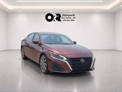 Used 2024 Nissan Altima 2.5 SL FWD image 1
