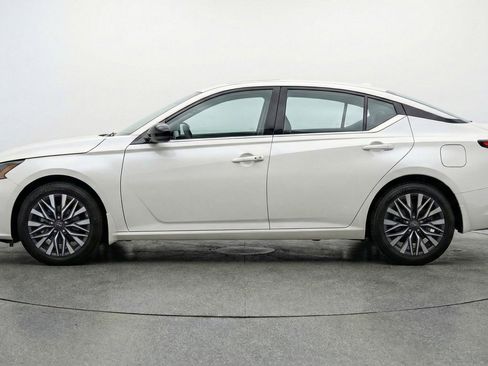 Used 2025 Nissan Altima 2.5 SV FWD image 5